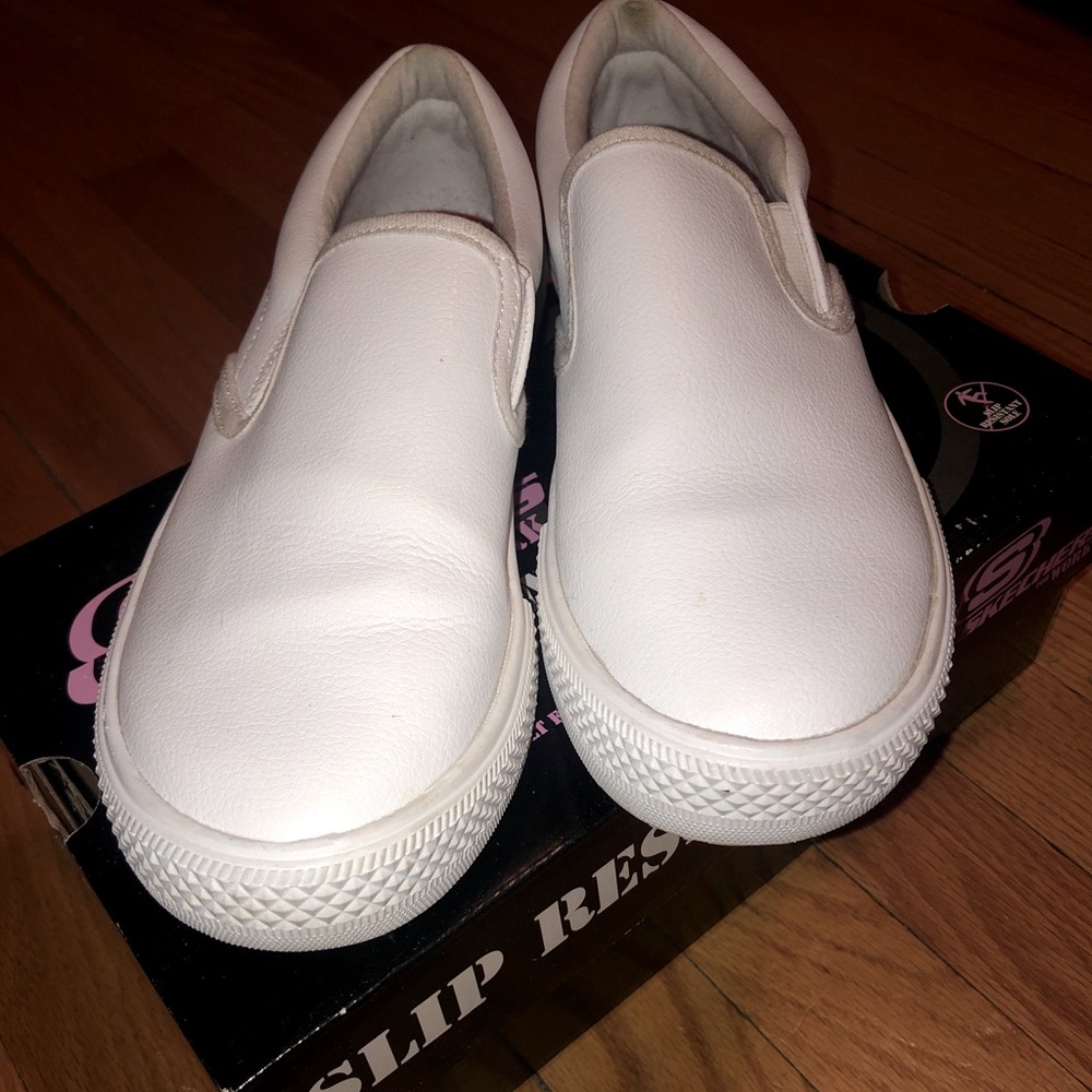 Skechers work shoes with anti slip sole